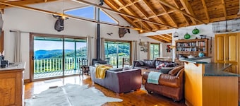 Narrow Neck Lodge | Eclectic Cedar Lodge, 5 Bedroom, 3 Bathroom, Outdoor Jacuzzi, Fireplace, A/C, Ping-Pong, BBQ, Views