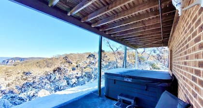 Narrow Neck Lodge - Eclectic Cedar Lodge, 5 Bedroom, 3 Bathroom, Outdoor Jacuzzi, Fireplace, A/C, Ping-Pong, BBQ, Views
