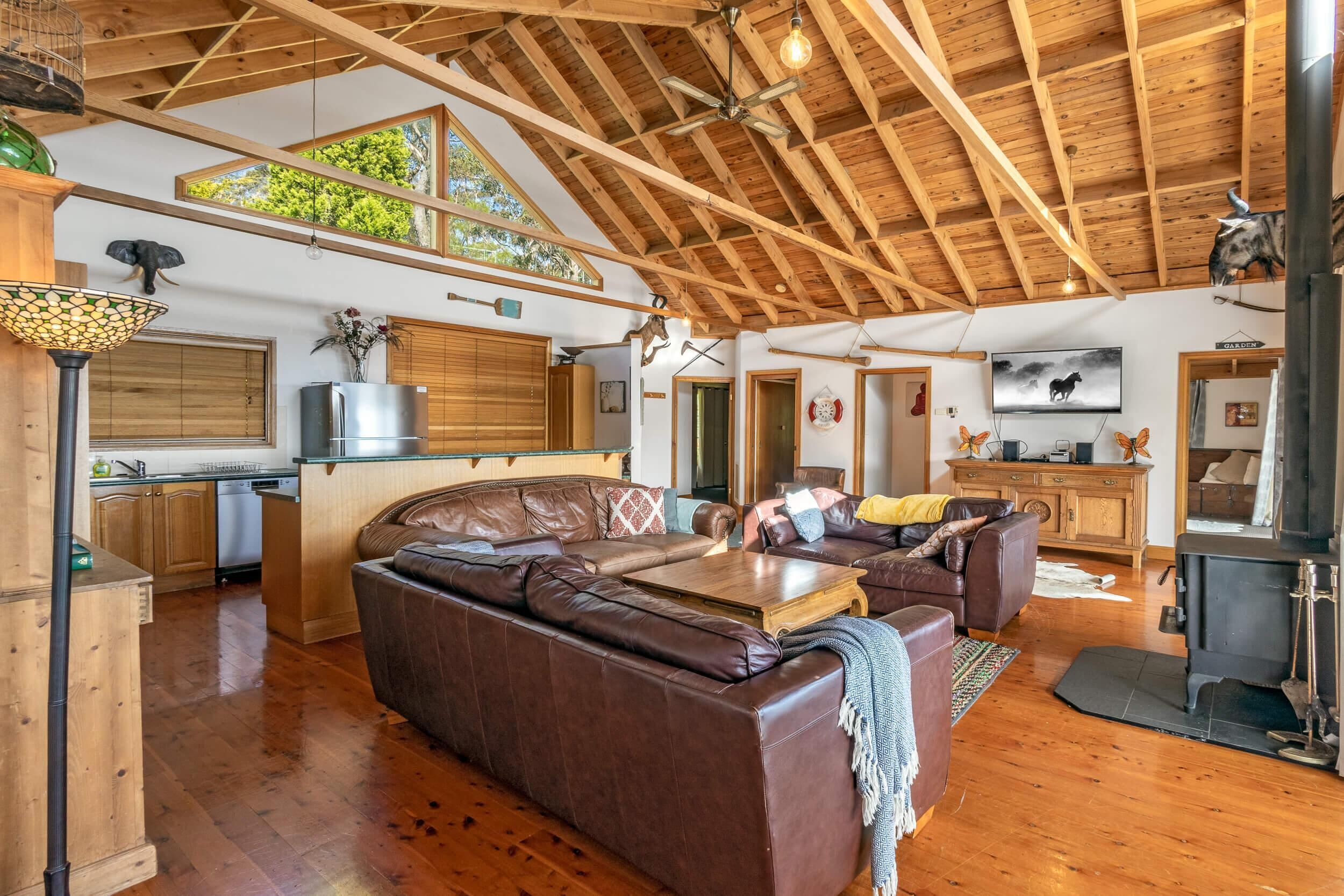 Smart TV, fireplace, DVD player, ping pong