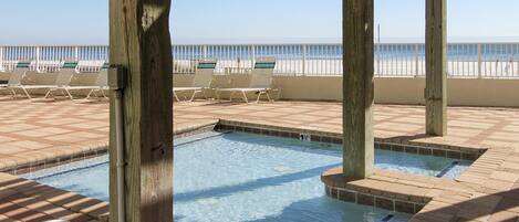 Alberca techada y alberca climatizada