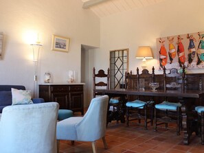 Interior - Stone house for 6, enclosed garden, parking, near beach (Saint-Pierre-d'Oléron)
