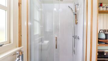 Cottage | Bathroom | Shower