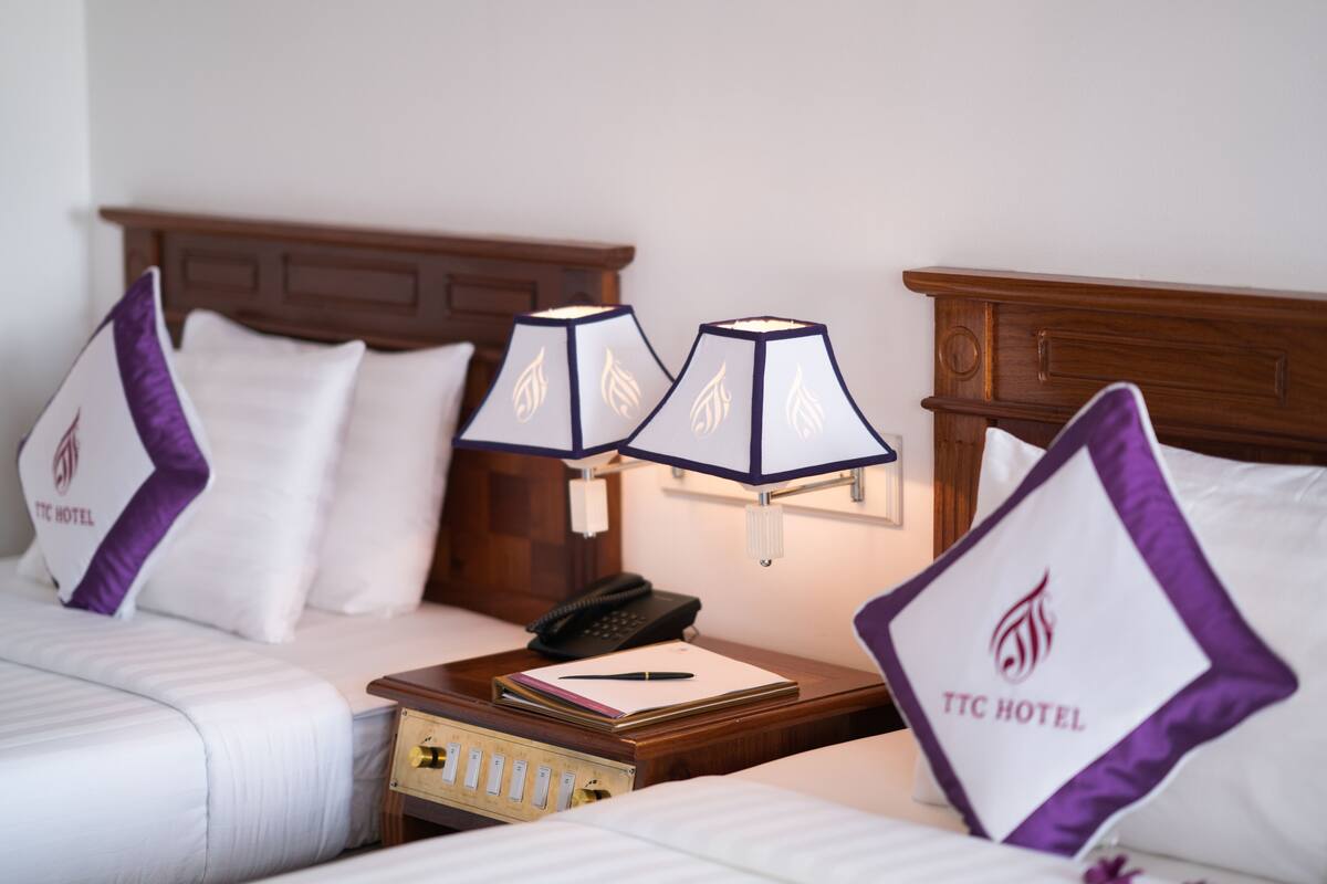 Superior Twin Room | Desk, blackout drapes, WiFi (free), bed sheets