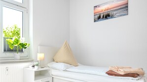 Travel crib
