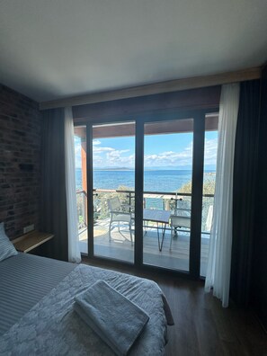 Deluxe Double Room, 1 Double Bed, Non Smoking, Sea View | Room amenity