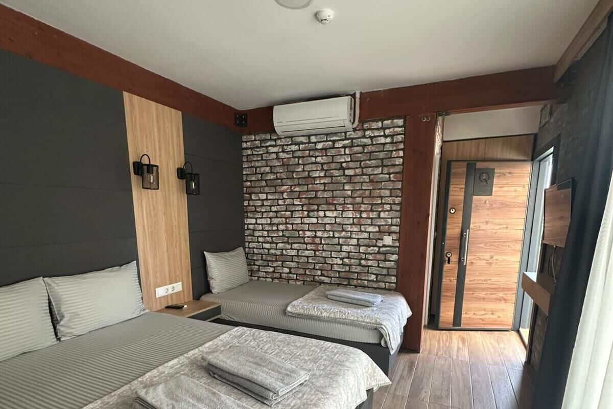 Standard-Dreibettzimmer, Mehrere Betten, Nichtraucher, Gartenblick | Individuell dekoriert, individuell eingerichtet, kostenloses WLAN