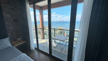 Habitación Deluxe doble, 1 cama doble, no fumadores, vistas al mar | Servicio de la habitación