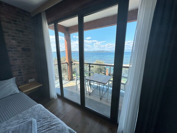 Deluxe Double Room, 1 Double Bed, Non Smoking, Sea View | Room amenity - QCUNDA OTEL RESTORANT (Ayvalik)