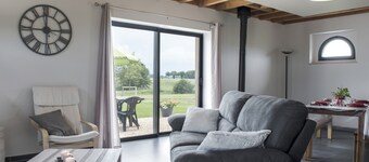 Renovated cottage in Chapeau with wifi, terrace and parking