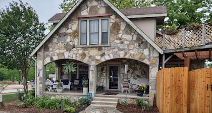 Historic Stonehouse on Main St. Walking distance to shops, restaurant the River.