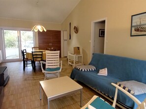 TV - House in Saint-Jean-de-Monts with enclosed garden, pets allowed (Saint-Jean-de-Monts)