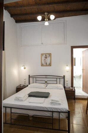 1 Schlafzimmer, Schreibtisch, schallisolierte Zimmer