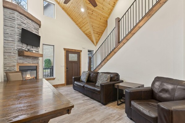 Télévision, cheminée, baby-foot