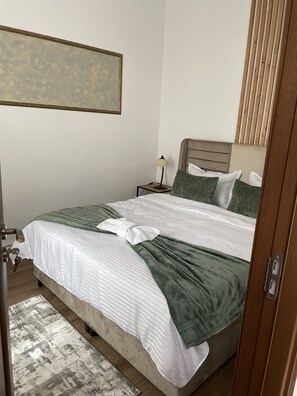 3 makuuhuonetta, silitysrauta/-lauta, ilmainen Wi-Fi, vuodevaatteet