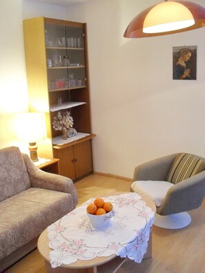 Apartment (Three Bedroom Apartment with Balcony ) | Living room | TV - Apartment Bella Vista (Mljet)