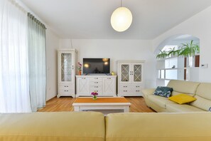 Villa, 6 chambres, piscine privée, vue piscine | Salle de séjour