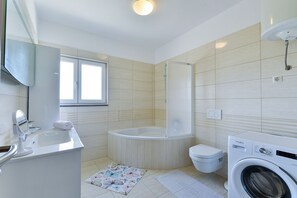 Villa, 6 Bedrooms, Private Pool, Pool View | Bathroom