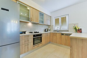 Villa, 6 chambres, piscine privée, vue piscine | Cuisine privée