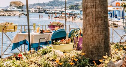 Apartment in historic building in the center and on the sea