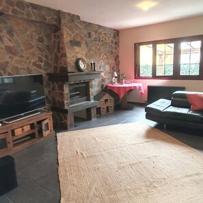 Smart TV - Rustic House in Cercedilla (Cercedilla)