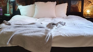 4 bedrooms, desk, WiFi