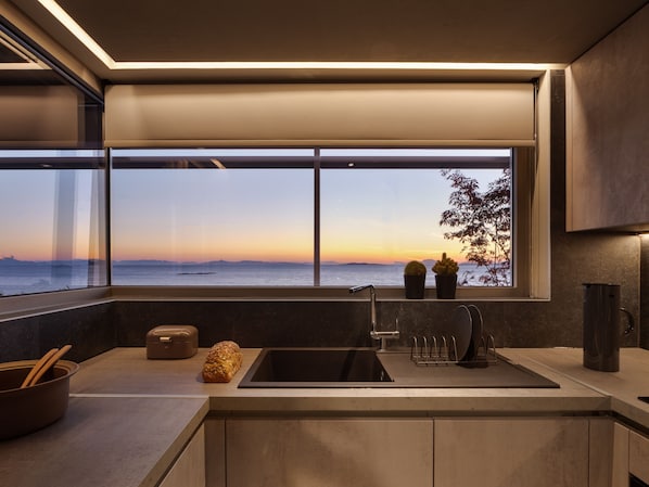 Fridge, dishwasher, coffee/tea maker, electric kettle