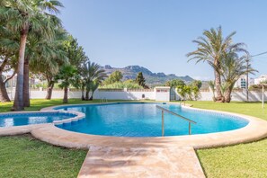 Pool - Holiday Apartment "Apartamento El Cid" with Sea View, Pool, Garden & Terrace (Denia)
