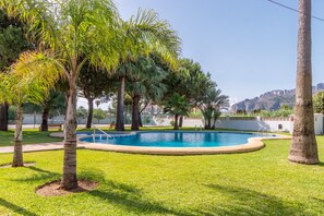 Pool - Holiday Apartment "Apartamento El Cid" with Sea View, Pool, Garden & Terrace (Denia)