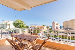 Outdoor dining - Holiday Apartment "Apartamento El Cid" with Sea View, Pool, Garden & Terrace (Denia)