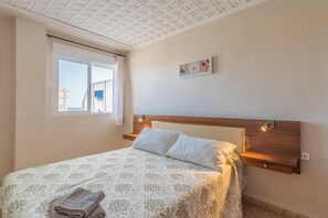 3 slaapkamers, een strijkplank/strijkijzer, beddengoed