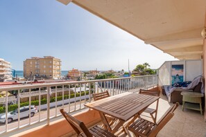 Outdoor dining - Holiday Apartment "Apartamento El Cid" with Sea View, Pool, Garden & Terrace (Denia)