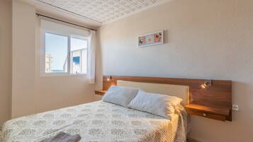 3 bedrooms, iron/ironing board, bed sheets