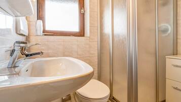 Bathtub, hair dryer, towels