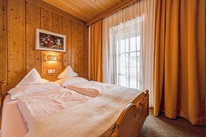 1 bedroom, iron/ironing board, free WiFi, bed sheets - Holiday Apartment 'Schwalbennest' with Mountain View, Wi-Fi, Balcony and Garden (Mühlbach)