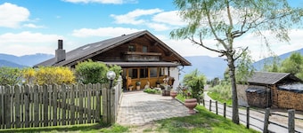 Appartamento vacanze 'Schwalbennest' con vista sulle montagne, Wi-Fi, balcone e giardino