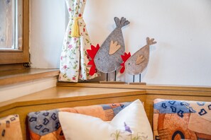 Interior - Holiday Apartment 'Schwalbennest' with Mountain View, Wi-Fi, Balcony and Garden (Mühlbach)