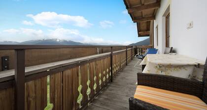 Ferienwohnung "Dolomitenblick" mit Bergblick, Balkon & WLAN