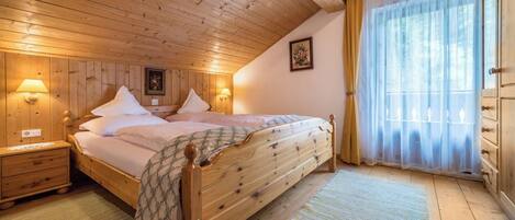 2 quartos, ferros/tábuas de passar roupa, Wi-Fi de cortesia