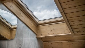 Skylights in a room with a wooden ceiling and grey walls. - Holiday Apartment "Waldesruh" with Mountain View, Balcony & Wi-Fi (Mühlbach)