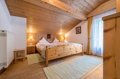 Ferienwohnung "Waldesruh" mit Bergblick, Balkon & WLAN