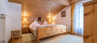 Holiday Apartment "Waldesruh" with Mountain View, Balcony & Wi-Fi