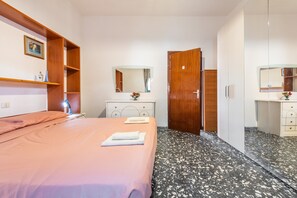 3 dormitorios, tabla de planchar con plancha, wifi gratis y ropa de cama