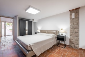 1 slaapkamer, een strijkplank/strijkijzer, gratis wifi, beddengoed