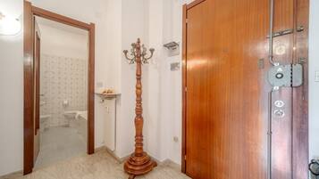 Doccia, asciugacapelli, bidet, asciugamani