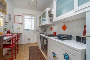 Oven, dishwasher