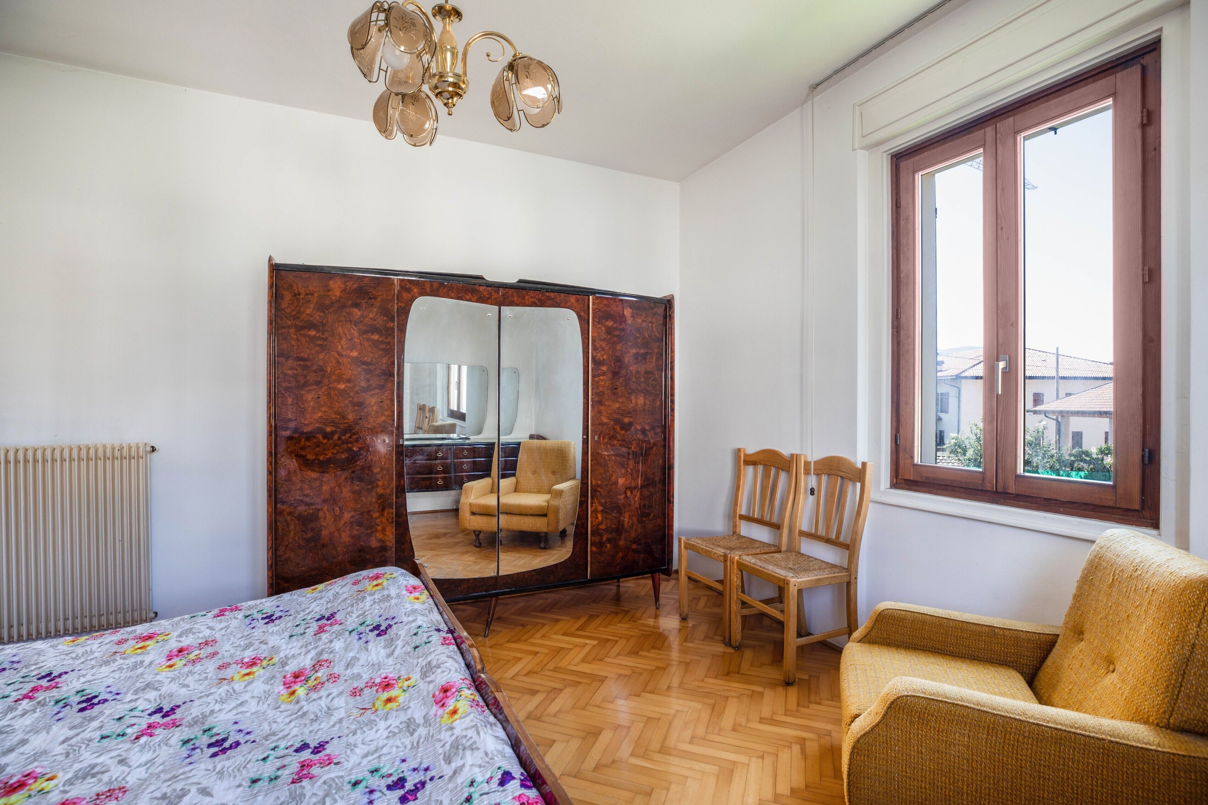 3 bedrooms, bed sheets