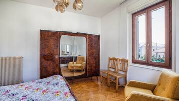 3 bedrooms, bed sheets