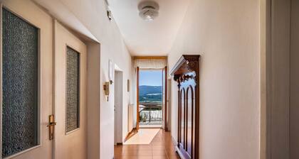 Ferienwohnung 'Melax' mit Bergblick, privatem Garten und Balkon