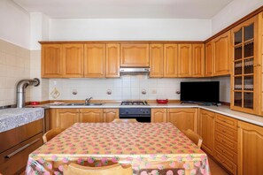 Fridge, stovetop, cookware/dishes/utensils