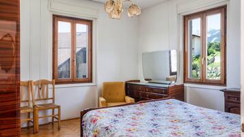 3 bedrooms, bed sheets